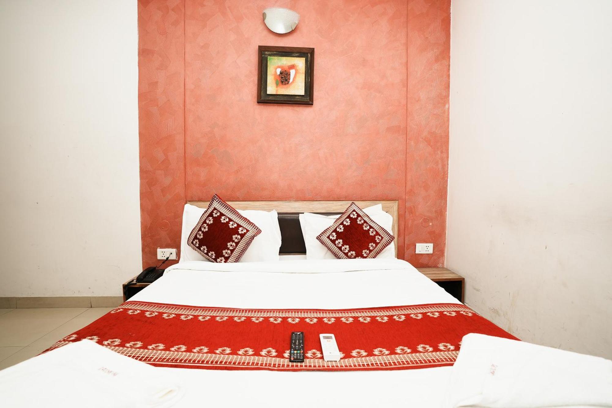 Hotel Om Paradise Near Igi Delhi Airport Neu-Delhi Exterior foto